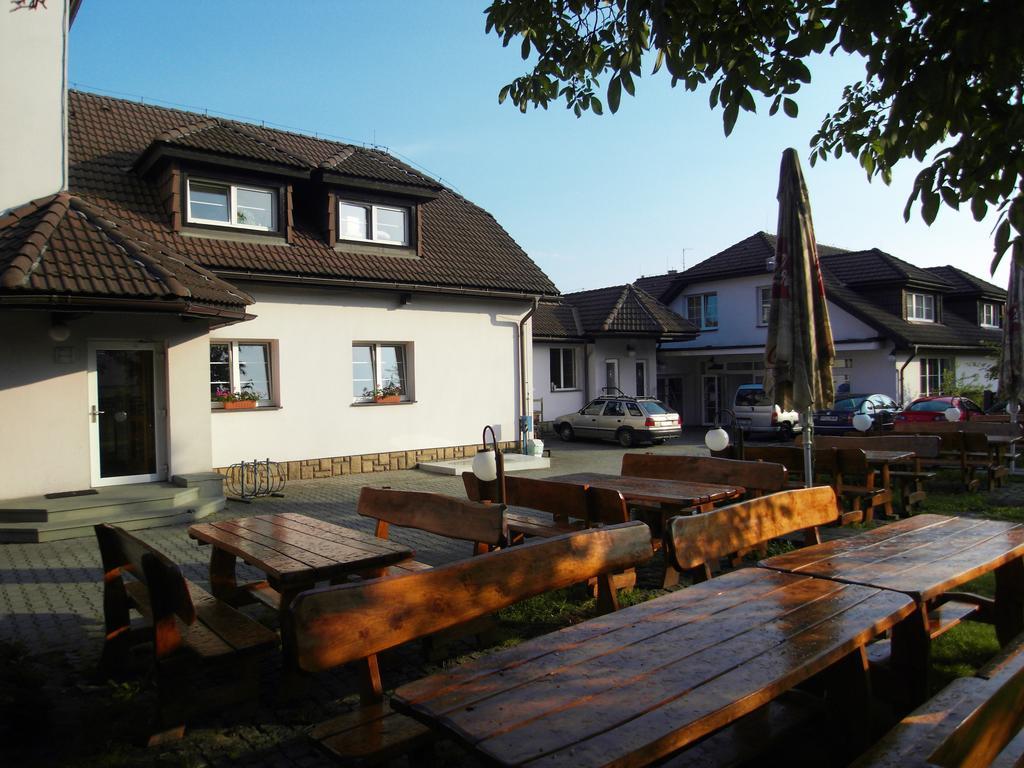 Penzion A Restaurace U Veterana Frenštát pod Radhoštěm Bagian luar foto